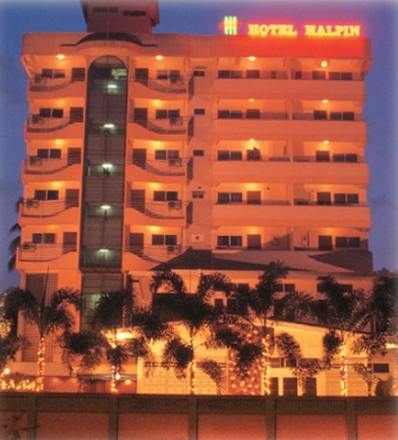 Halpin Hotel Yangon Esterno foto