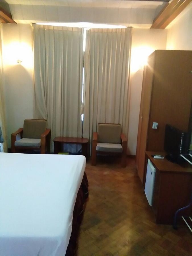 Halpin Hotel Yangon Esterno foto