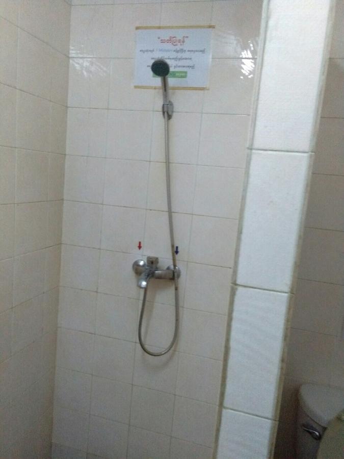 Halpin Hotel Yangon Esterno foto