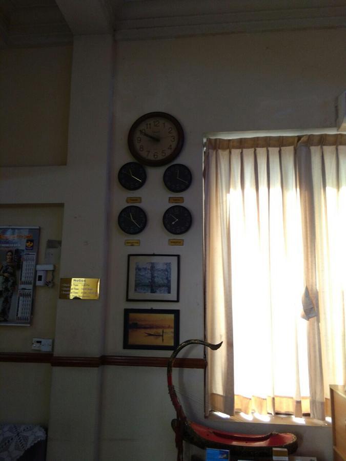 Halpin Hotel Yangon Esterno foto