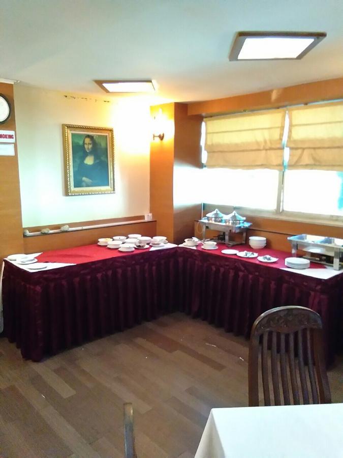 Halpin Hotel Yangon Esterno foto