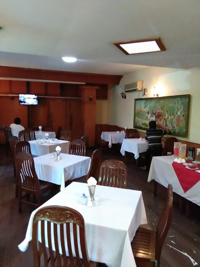 Halpin Hotel Yangon Esterno foto