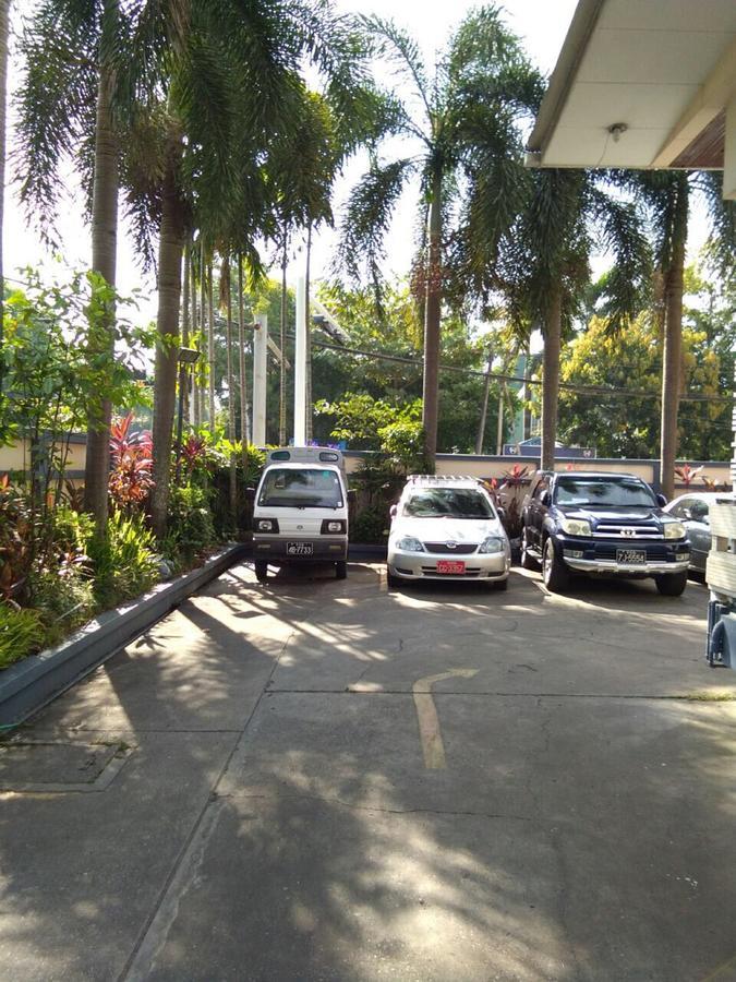 Halpin Hotel Yangon Esterno foto