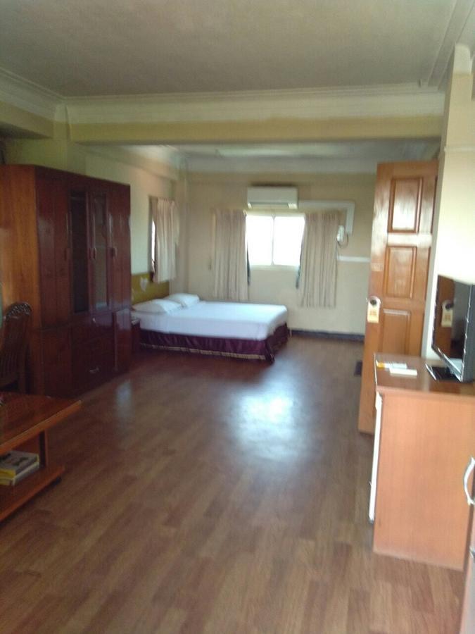 Halpin Hotel Yangon Esterno foto