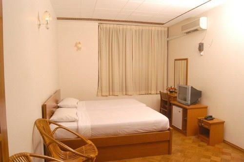 Halpin Hotel Yangon Esterno foto